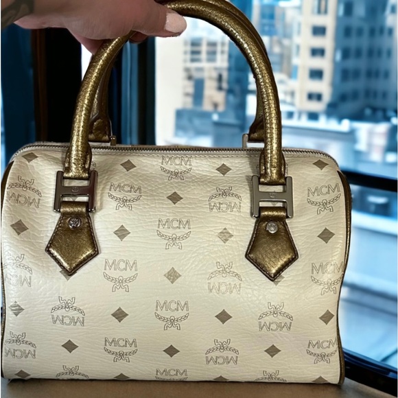 AUTHENTIC βΌοΈπ― MCM PRINCESS LION BOSTON BAG - Picture 2 of 16